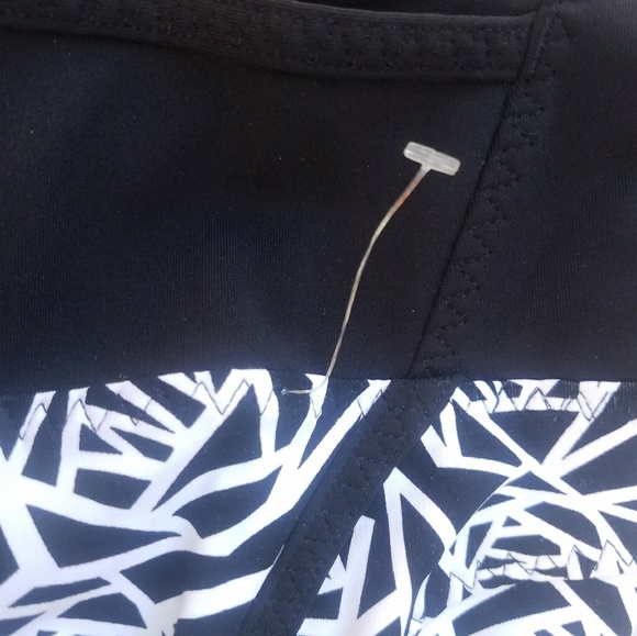 Lululemon Real Quick Crop in B/W Posey 2 - Picture 6 of 8